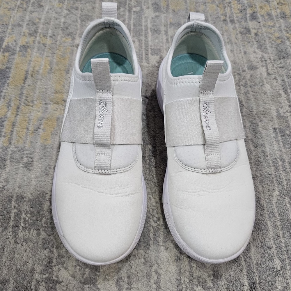 Womens all white cloves perfect for nursing/ nursing school